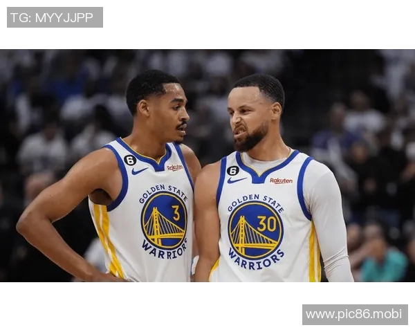 酣畅淋漓的进攻！勇士官推发布今天八人得分上双数据海报